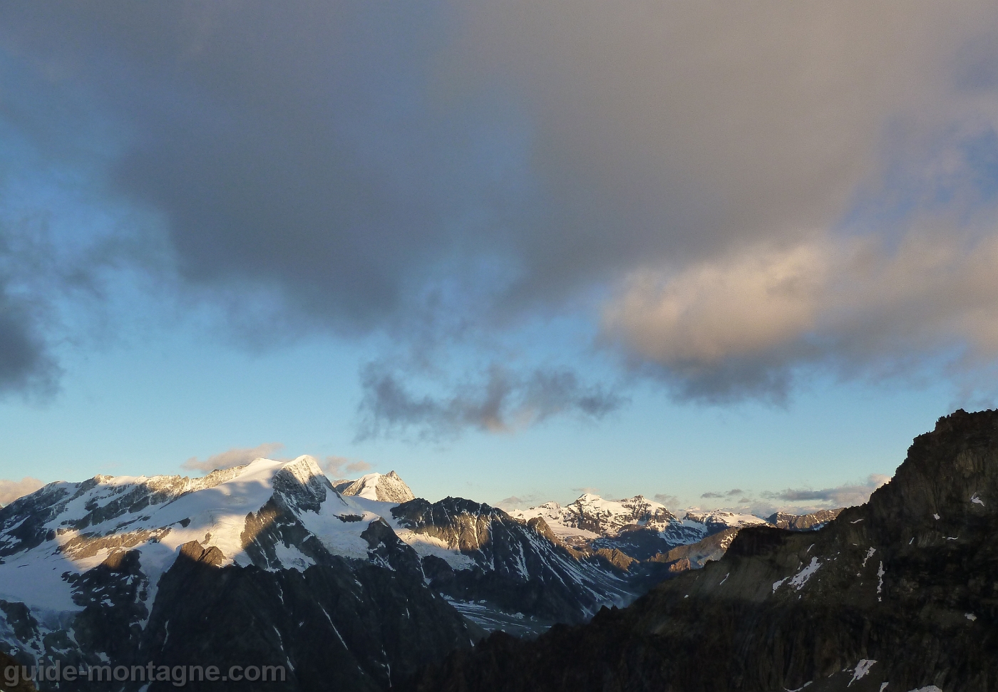 Cabane_Bertol-Schoenbiel_Hutte_03